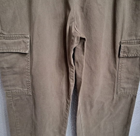 Divided Olive Jogger Pants Size 4 - Picture 3 of 8